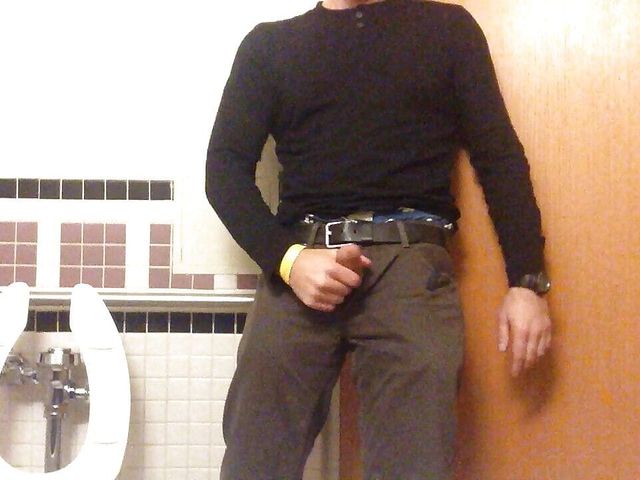 Jack-off in a Hospital Public Toilet. Almost Caught, I Forgot to Lock the Door. I Still Finished Jerking (Tjenner)