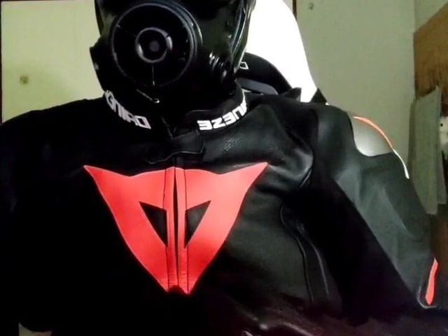 Wank in Dainese Suit and Gasmask S10 with Pp (MR GK)