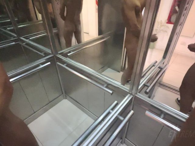 Fully Naked Wank in the Elevator (Extremalchiki) Fully Naked Wank in the Elevator (Extremalchiki)