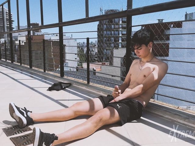 Rooftop Latino Twink Wank (Extremalchiki)