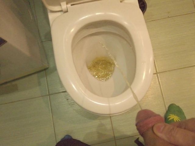 Pissing in Toilet POV (Jerkoff Bank)