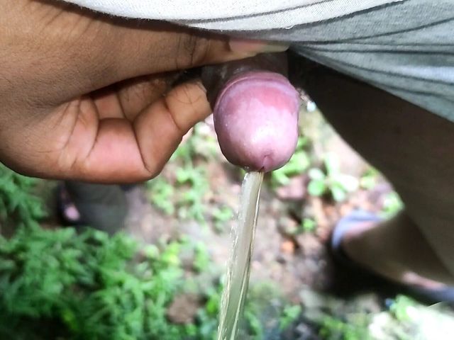 Fat Black Guy's Morning Piss outdoor - Black guy showing him peeing outdoor - almost pissing in my pants. oops..!! (New dick in town)