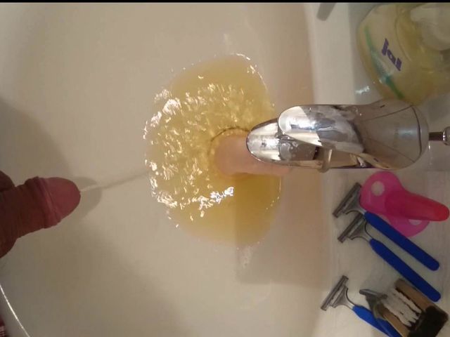 My Urine Pissing (Carmen_Nylonjunge)