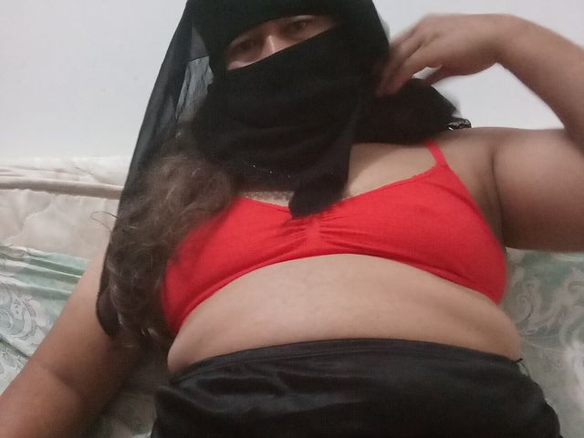 I Wear the Hijab and Masturbate Wearing Underwear (The inner heat of love)