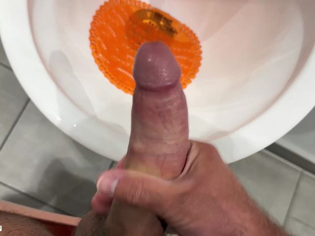 Tim Blesh Toilet Cruising Big Cumshot (BLESHWORLD)