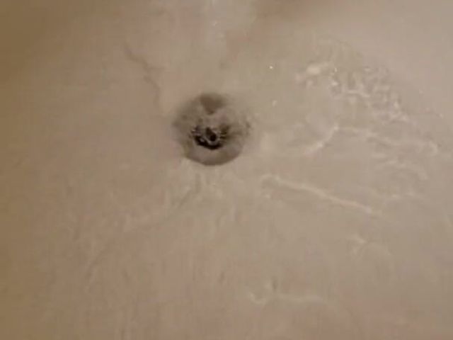 Foot Rinse Hot Water in the Winter (Z twink)